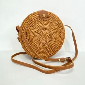 Rattan Crossbody Bag Round Clamshell Opening w/ Floral Lining Beachy Resort Wear